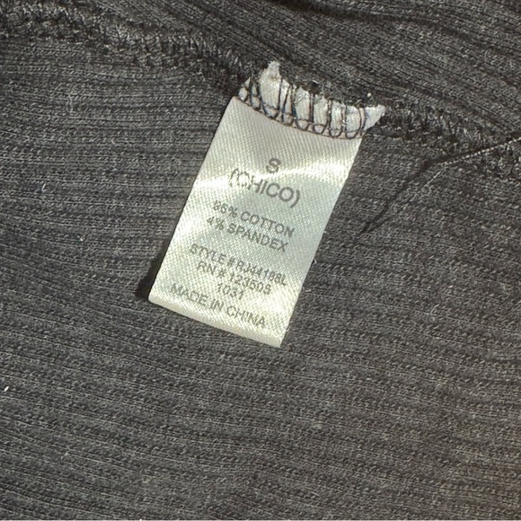 Chic Black Ribbed Crop Top - Picture 5 of 5